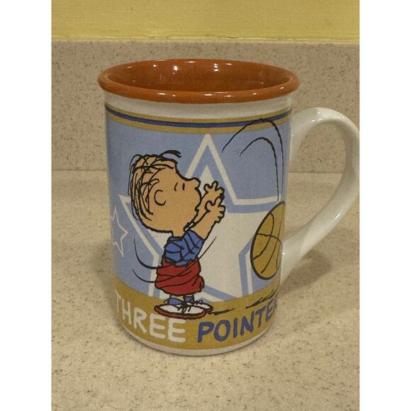 Peanuts Linus Basketball Mug – Gibson 2011 – Three Pointer – 4.5" - Picture 1 of 8